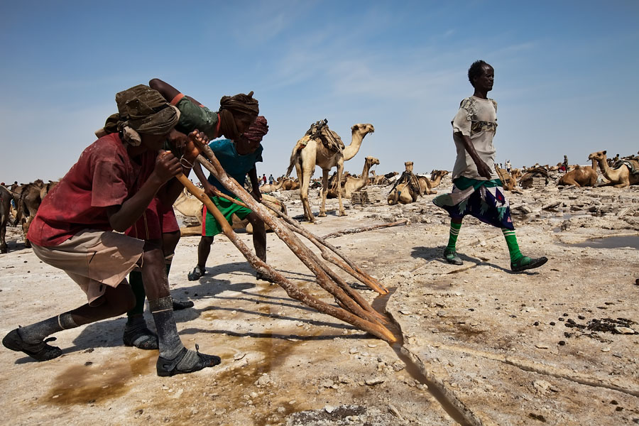  Hard work by the saltworkers on Lake Asale   Ethiopia